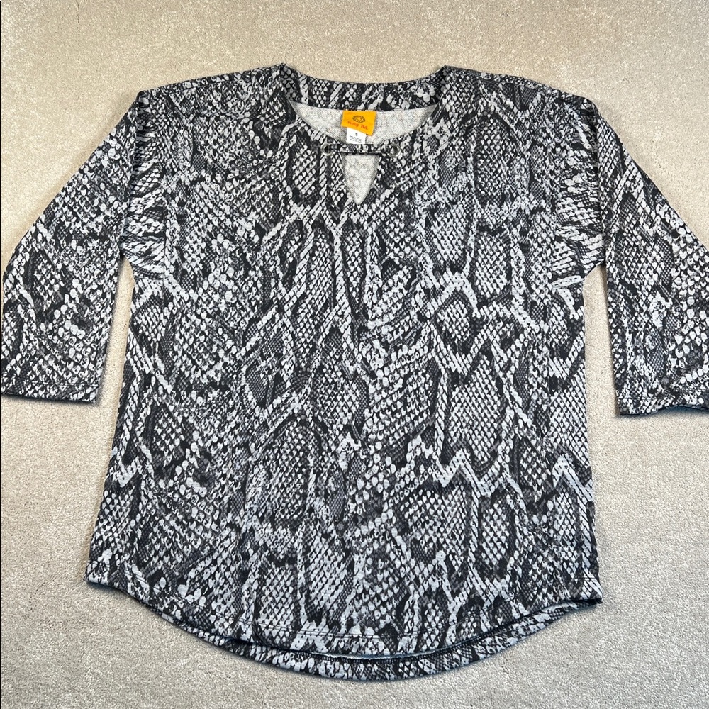 Ruby Rd. snake print Blouse 3 quarter sleeve key hole top women's small‎
